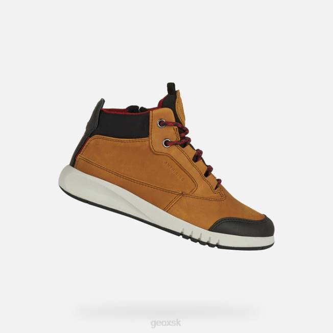 8ZHJ1333 svetlo hnedá/tmavo červená Geox aeranter abx chlapec