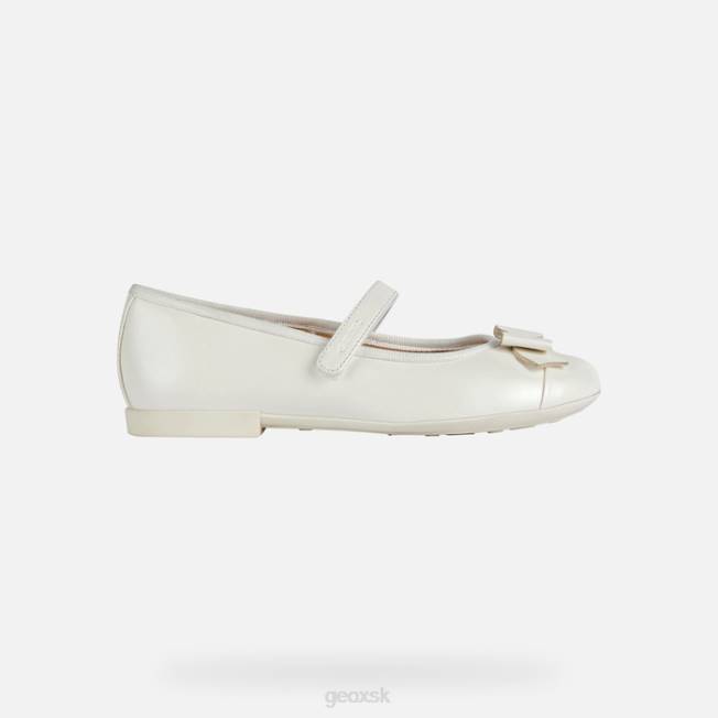8ZHJ1877 biely Geox plie dievča