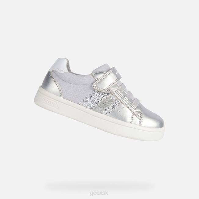 8ZHJ1906 striebro Geox djrock dievča