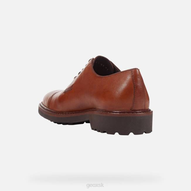 8ZHJ957 hnedá Geox cannaregio človek