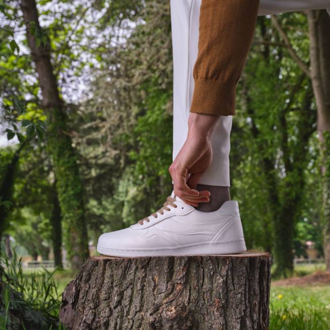 8ZHJ1818 biely Geox Warrens človek