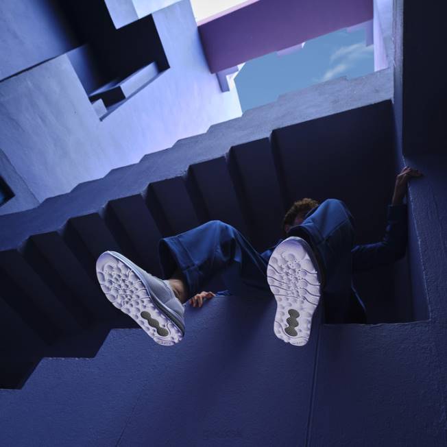 8ZHJ633 biely Geox spherica actif človek