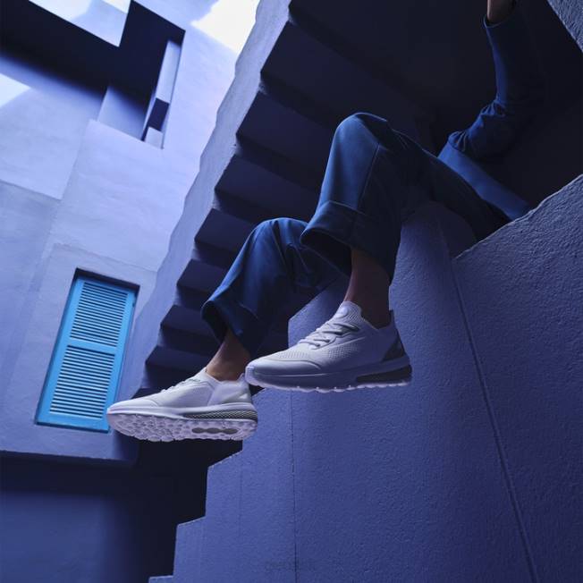 8ZHJ633 biely Geox spherica actif človek