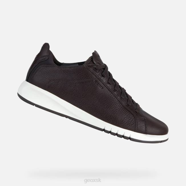 8ZHJ652 tmavohnedá Geox aerantis človek