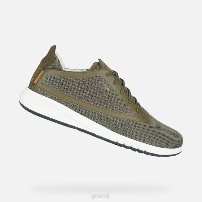 8ZHJ885 tmavá oliva Geox aerantis človek