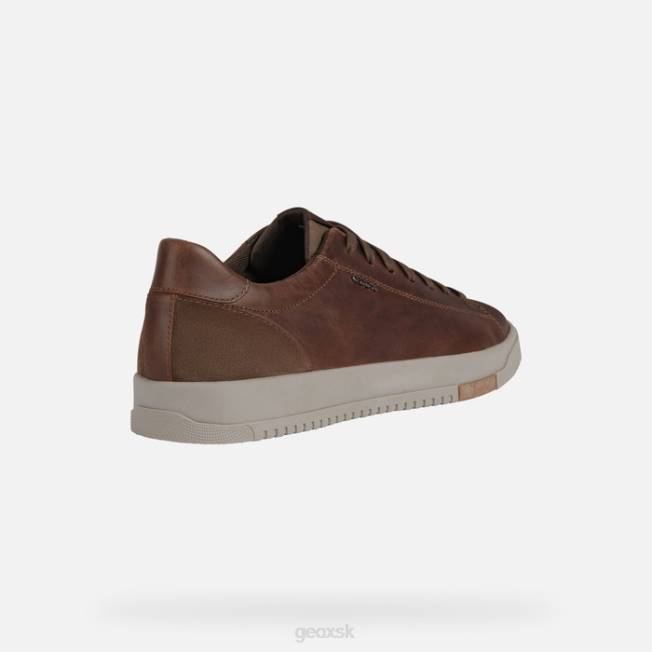 8ZHJ972 hnedá Geox segnale muž