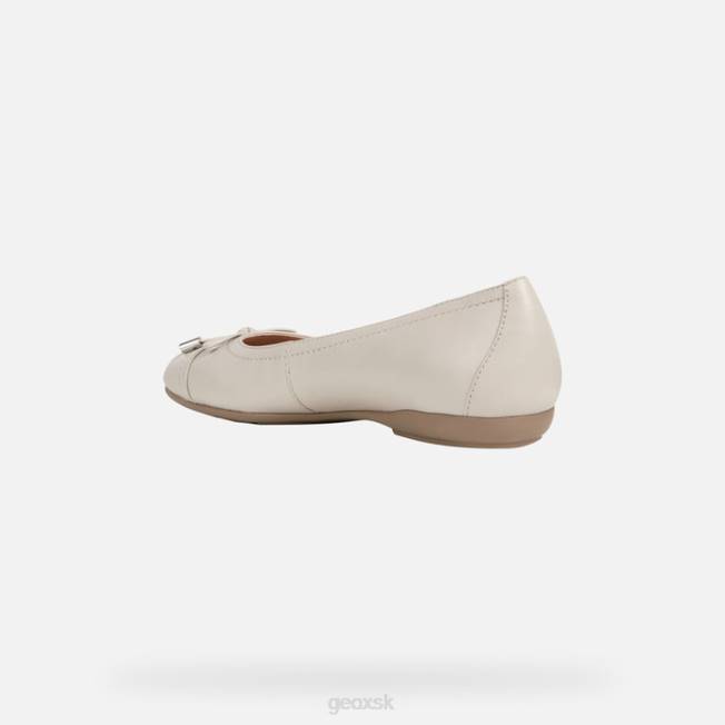 8ZHJ54 svetlo šedohnedé Geox žena annytah