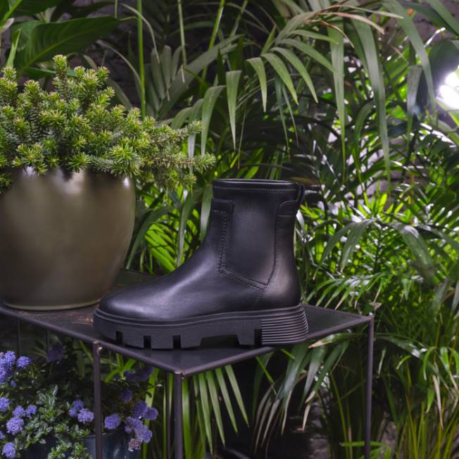 8ZHJ256 čierna Geox divoká žena