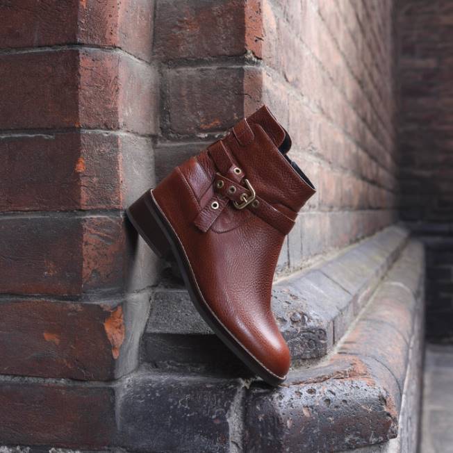 8ZHJ316 hnedá Geox larysse žena