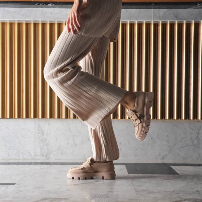 8ZHJ270 nahá Geox divoká žena