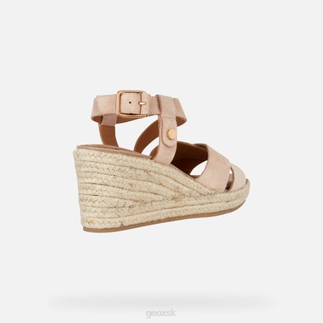 8ZHJ132 nahá Geox panareánska žena