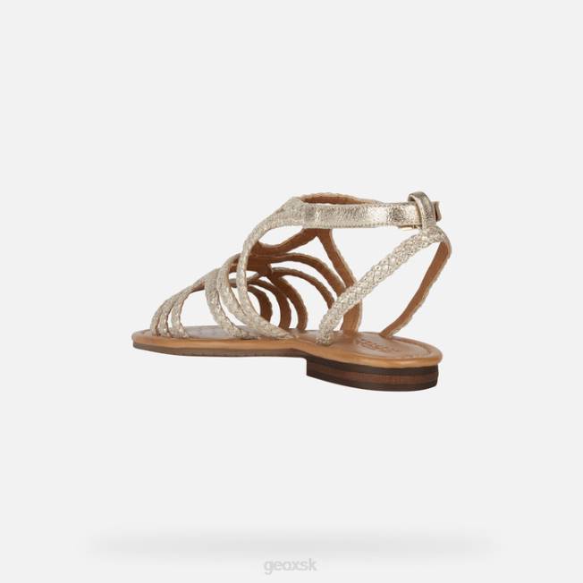 8ZHJ162 svetlo zlatá Geox sozy s žena