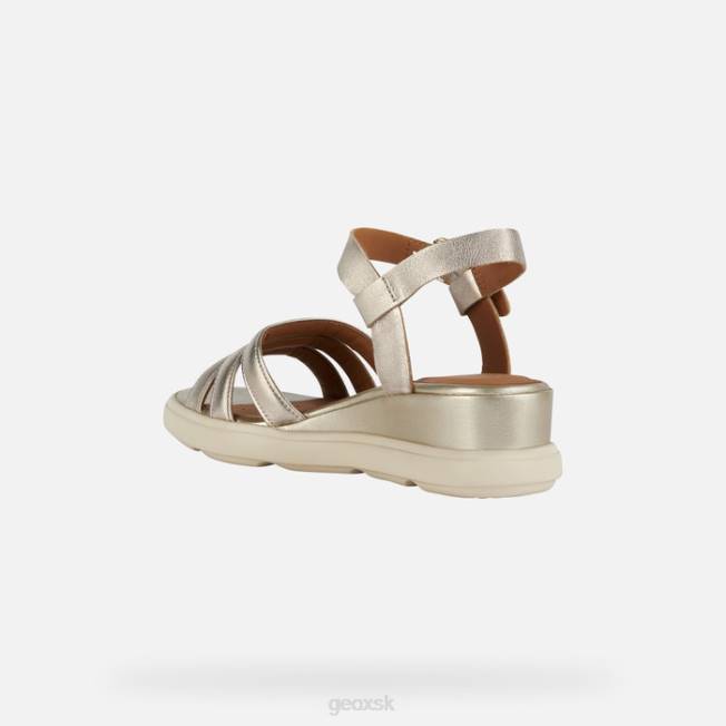 8ZHJ188 svetlo zlatá Geox žena z pisa