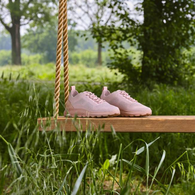 8ZHJ154 tmavá ruža Geox sférická žena