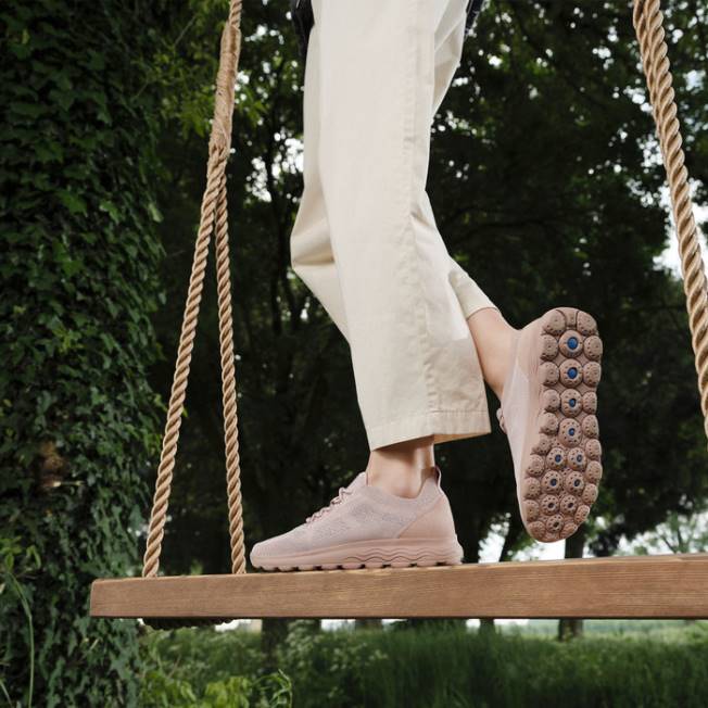 8ZHJ154 tmavá ruža Geox sférická žena