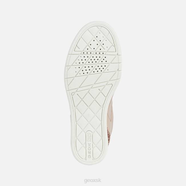 8ZHJ234 nahá Geox maurská žena