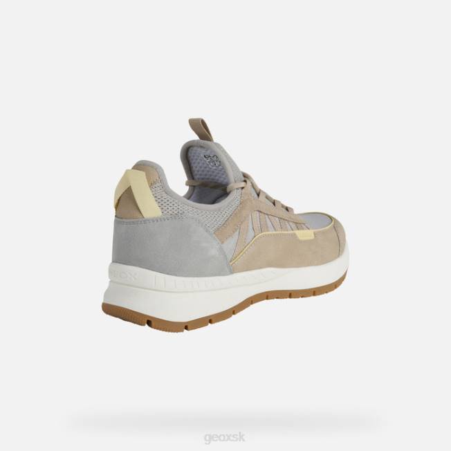 8ZHJ580 svetlo šedá Geox braies žena